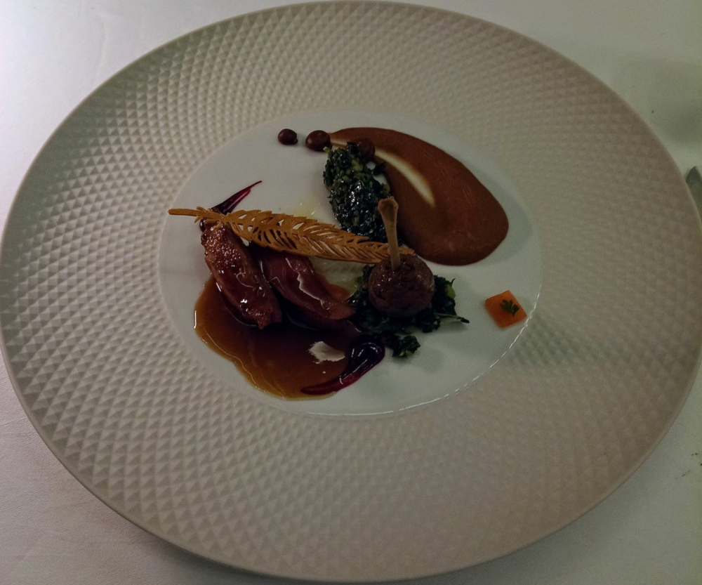 Pigeon rôti en cocotte aux marrons