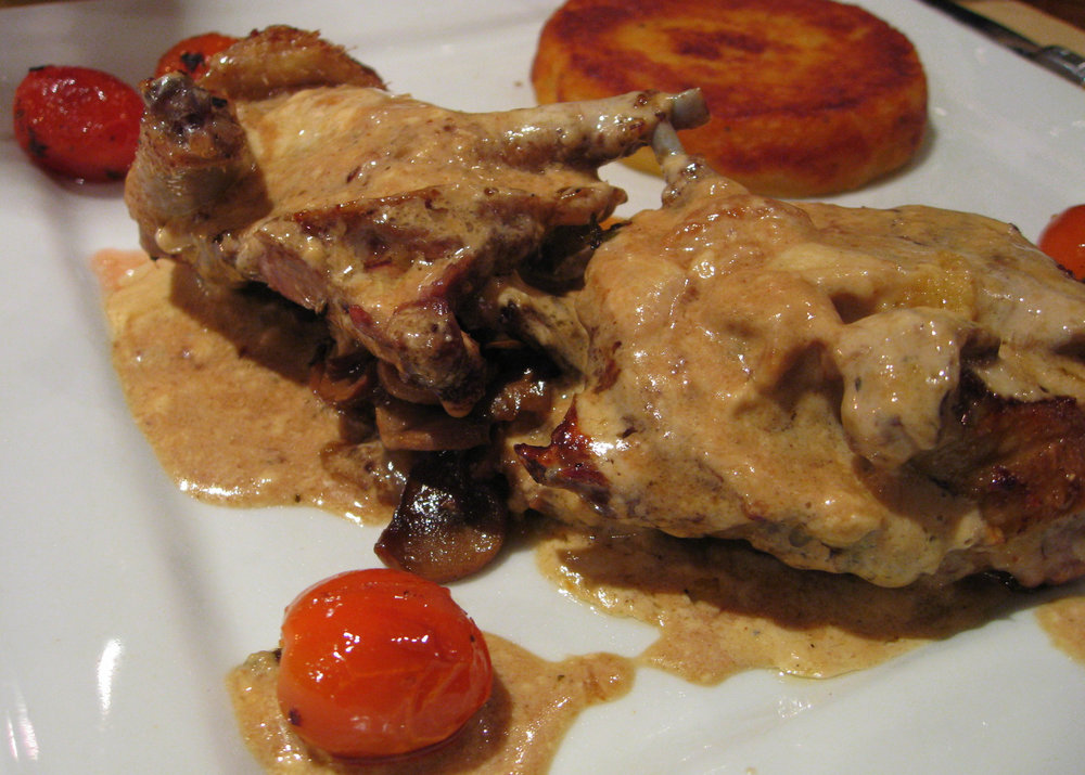 Pigeonneau à la poêle à la sauce aux cèpes