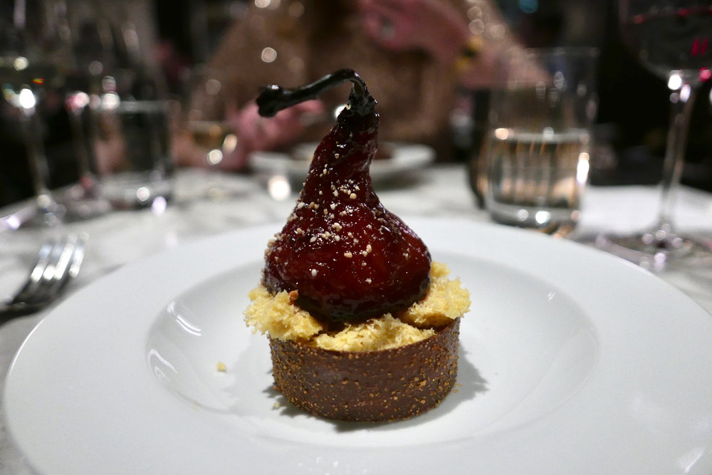 Poire rôtie à la nougatine