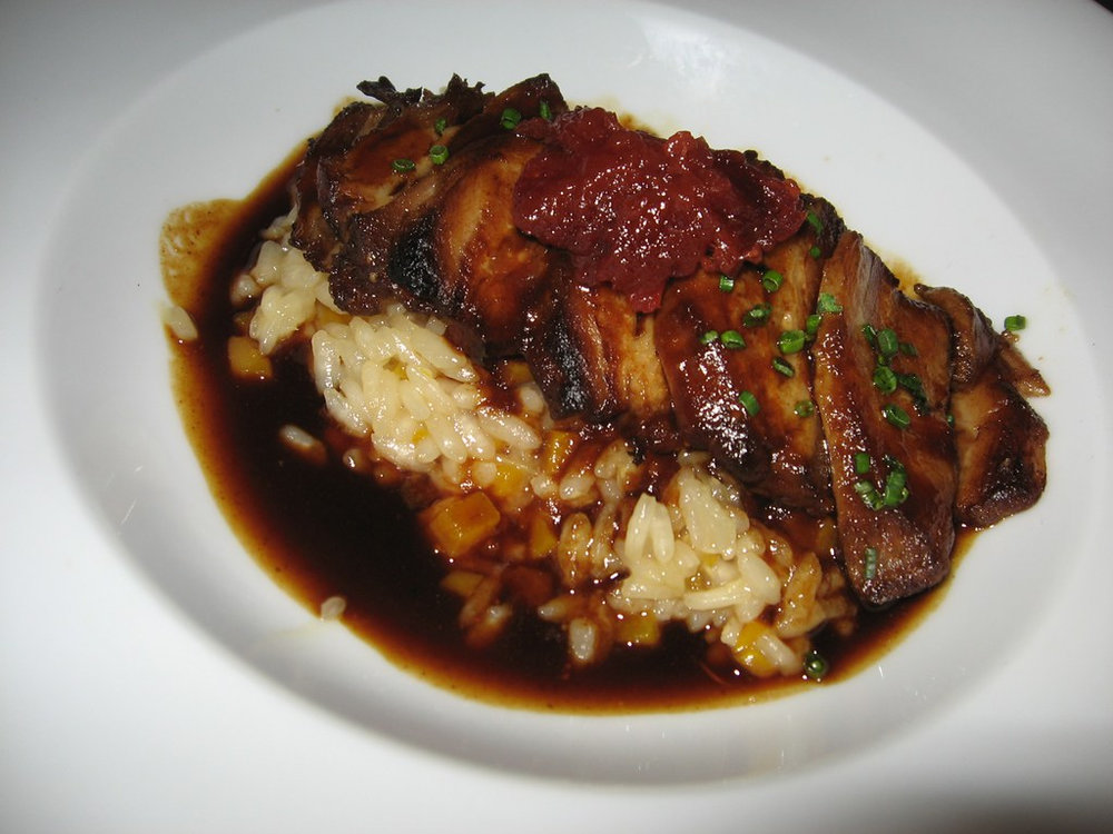 Pechito de cerdo confitado y marinado con especias suaves y aceite de oliva