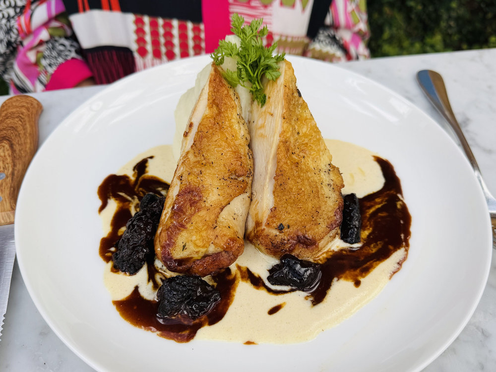 Fattened chicken with morels