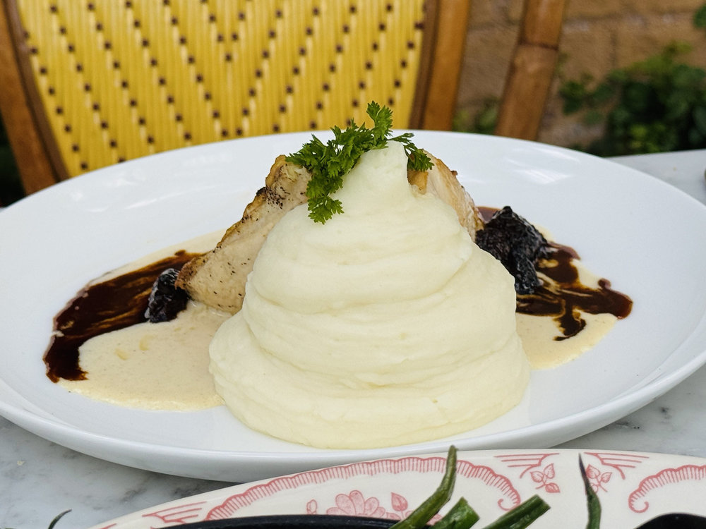 Fattened chicken with morel sauce