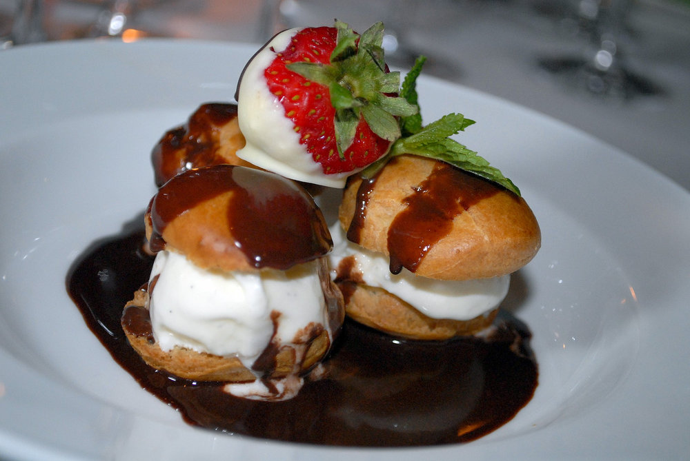 Profiteroles de chocolate