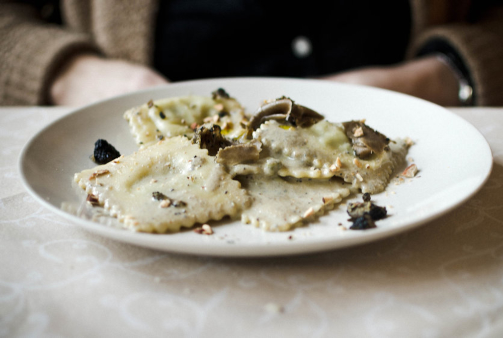 Ravioles du Dauphiné au bouillon à la truffe noire