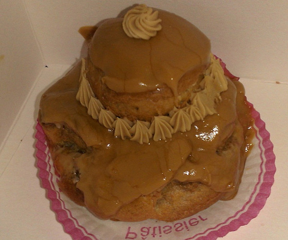 Religieuse au café