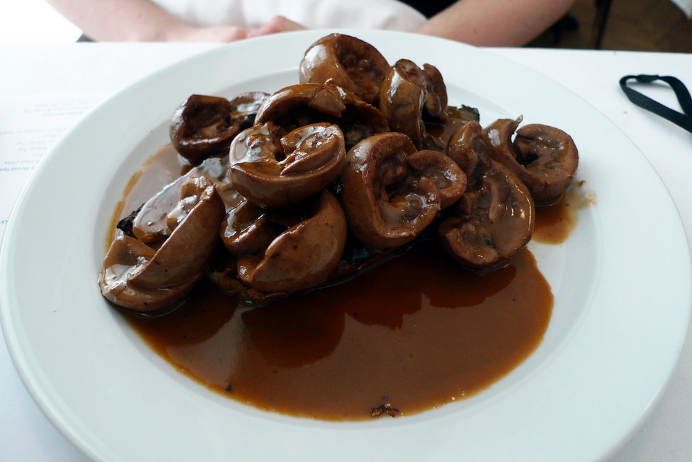 Rognons d'agneau au vin rouge