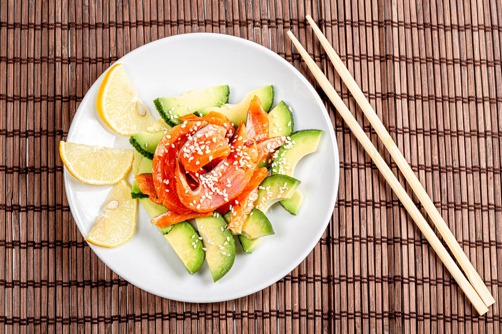 Ensalada de aguacate con salmón ahumado