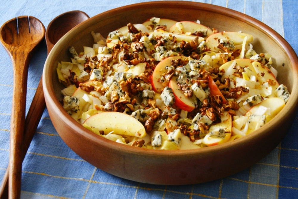 Ensalada de endibias con nueces y manzanas