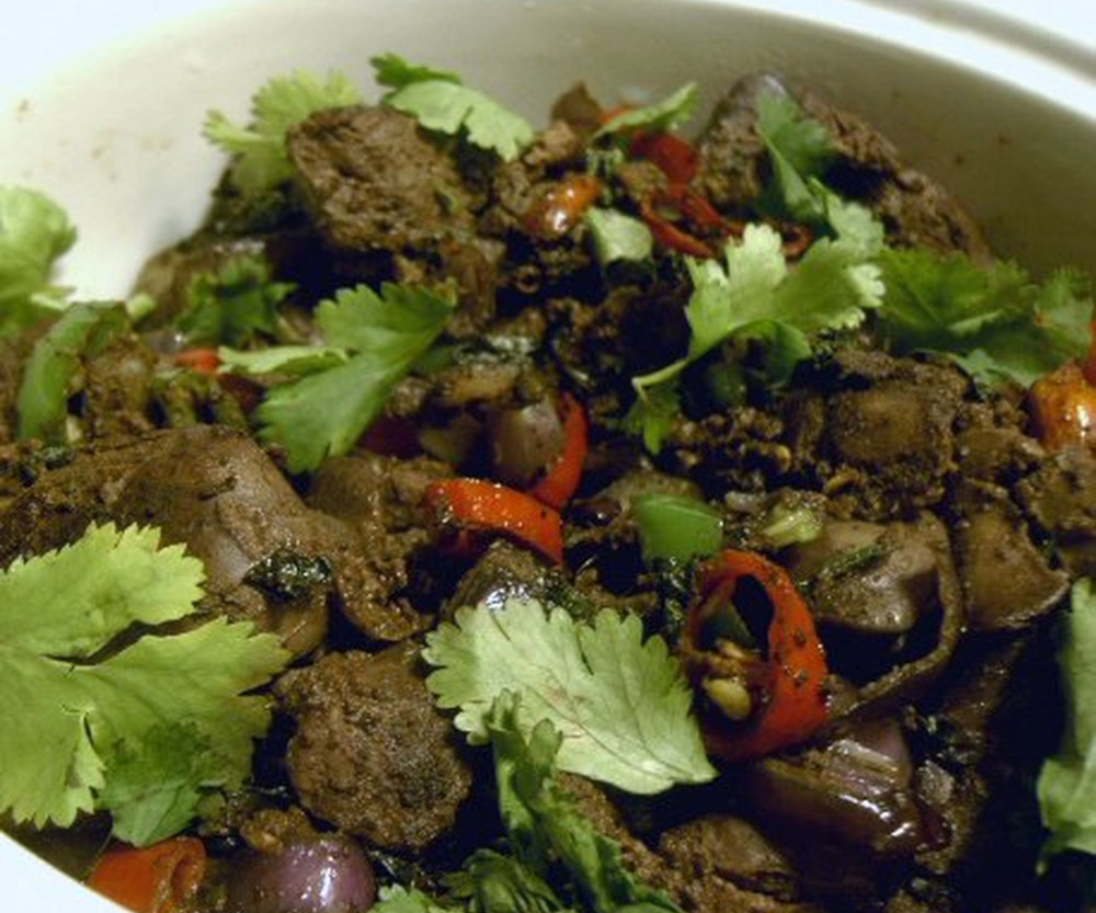 Ensalada de hígados de ave con aceto balsámico