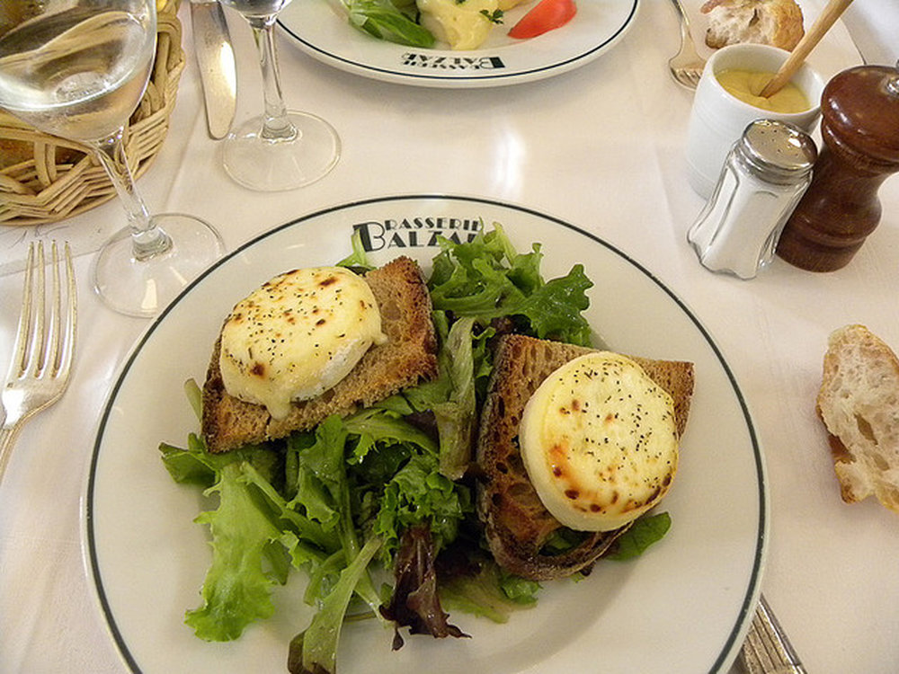 ensalada (salade) frisée au crottin de Chavignol