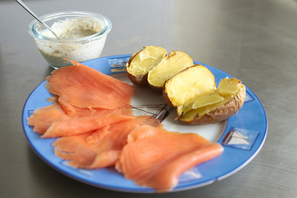 Salmón ahumado y patatas