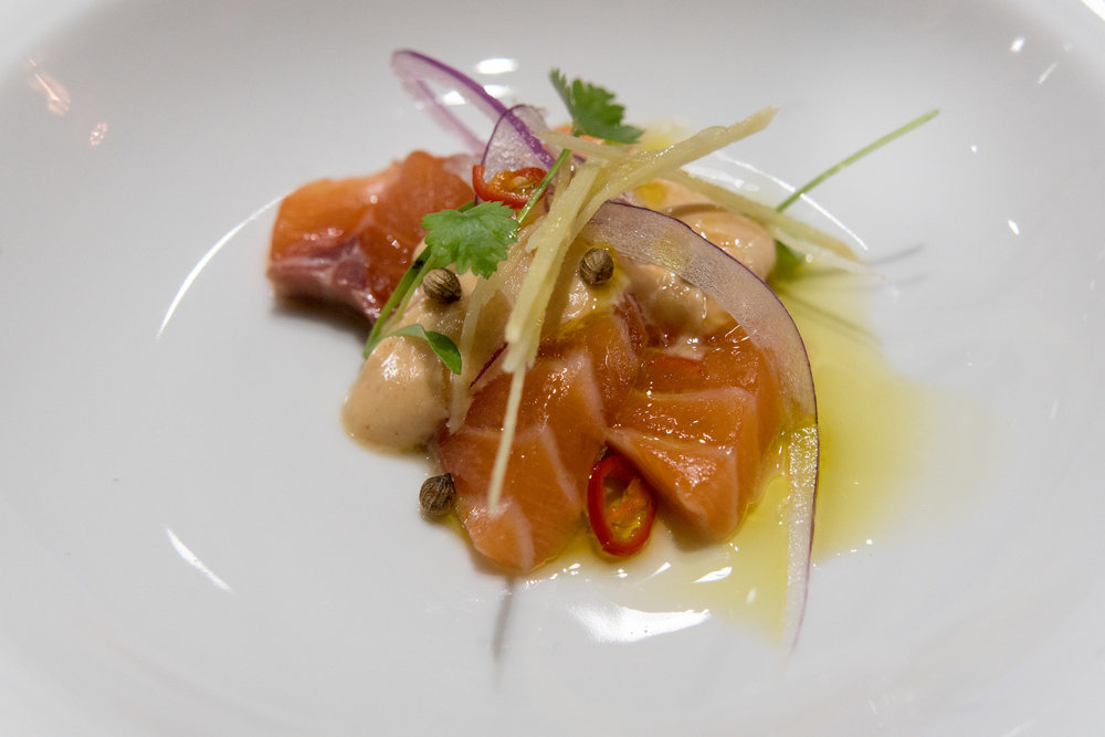 Salmón marinado con jengibre