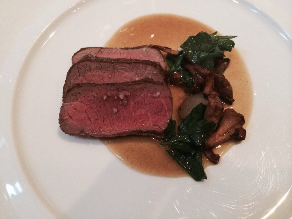 Selle d'agneau rôtie aux herbes