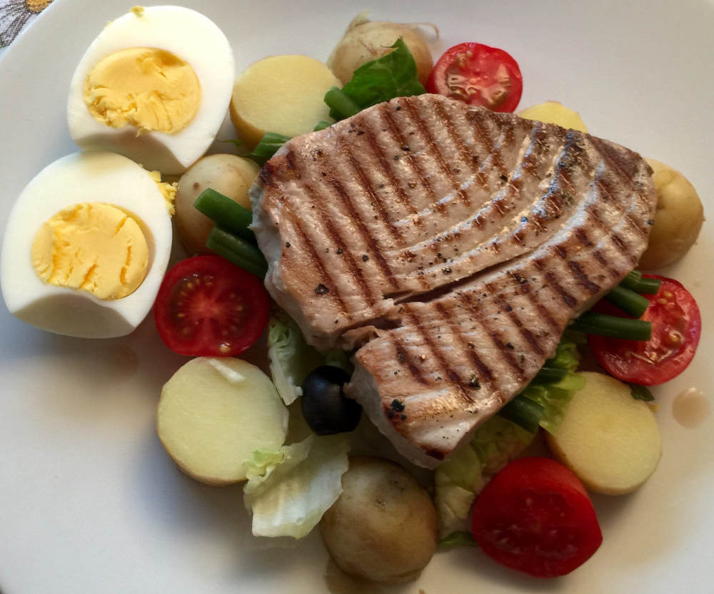 Filete de atún a la parrilla con salsa beurre blanc