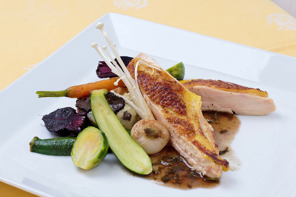 Suprême de poulet aux girolles