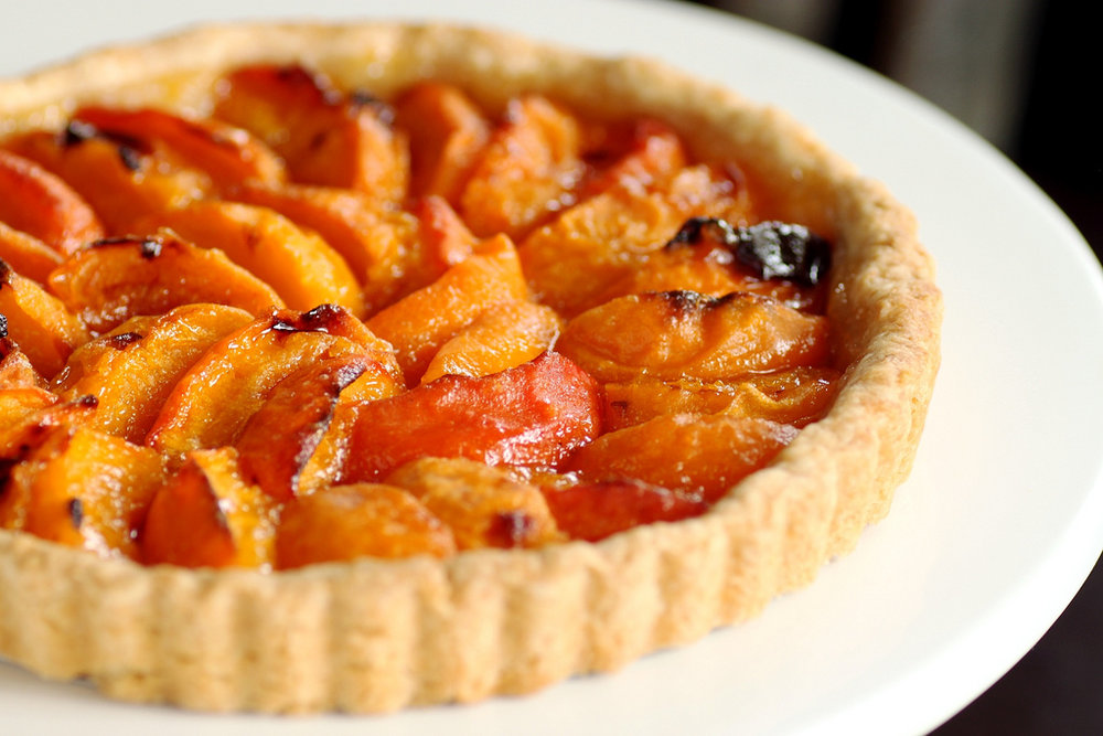 Apricot tart with honey