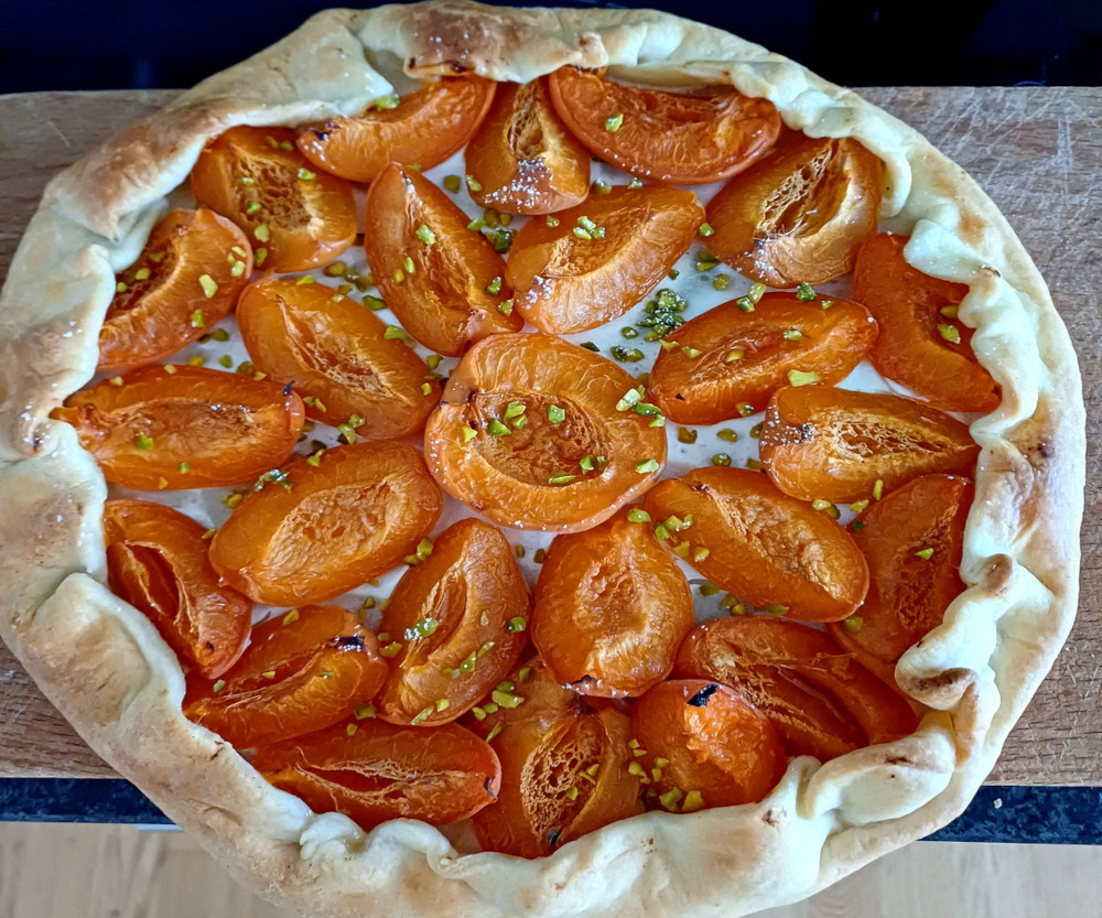 Apricot and pistachio tart
