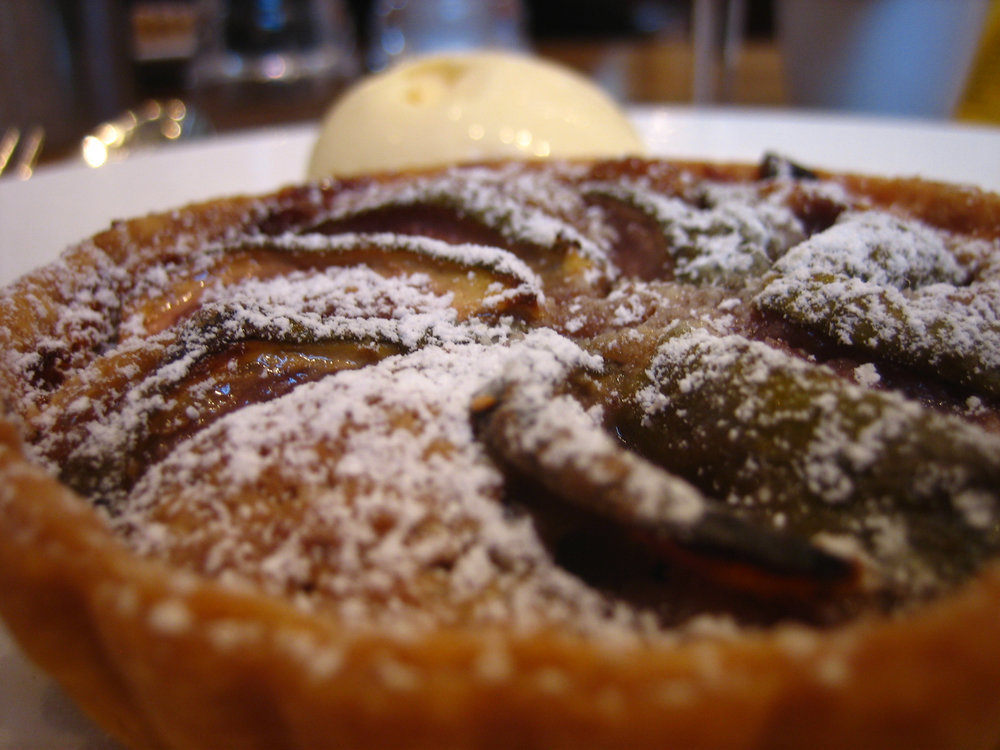 Fig and walnut tart