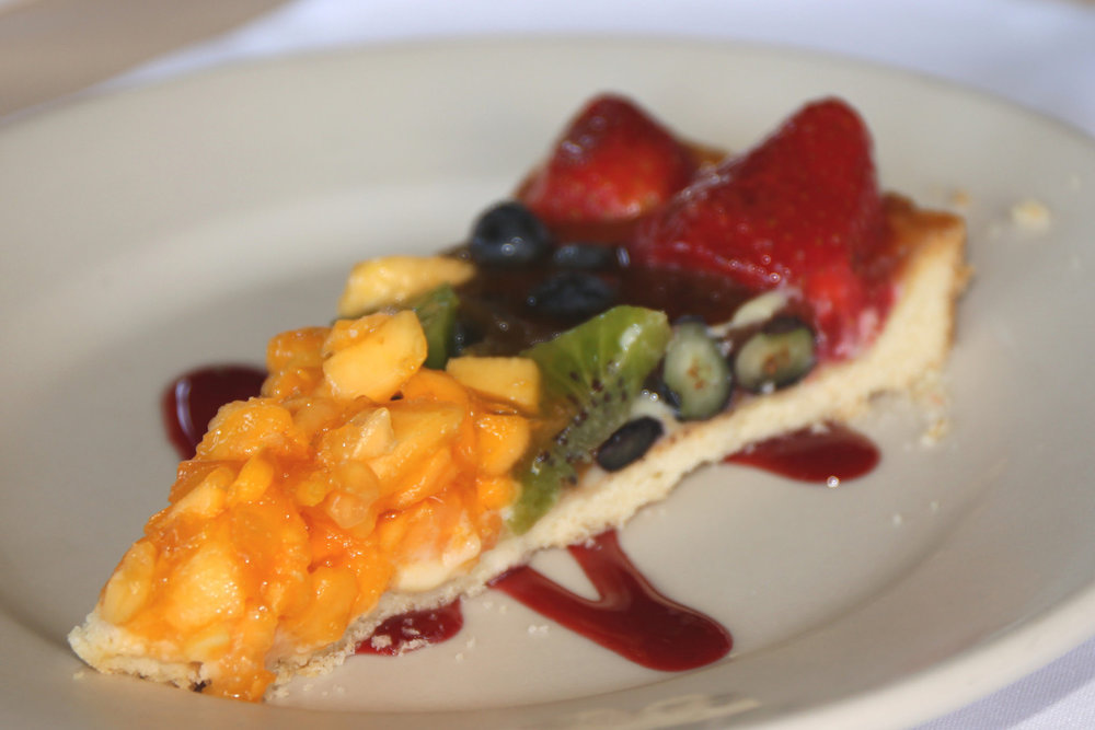 Apricot and exotic fruits tart