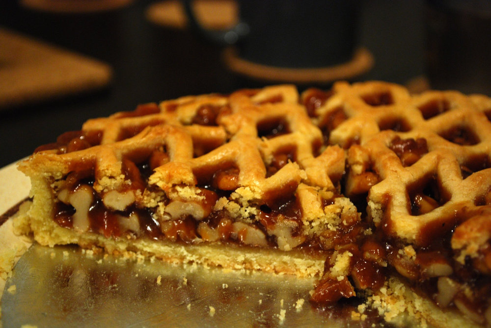 Walnut caramel tart
