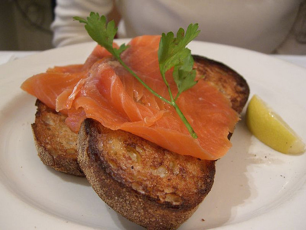 Smoked salmon toast