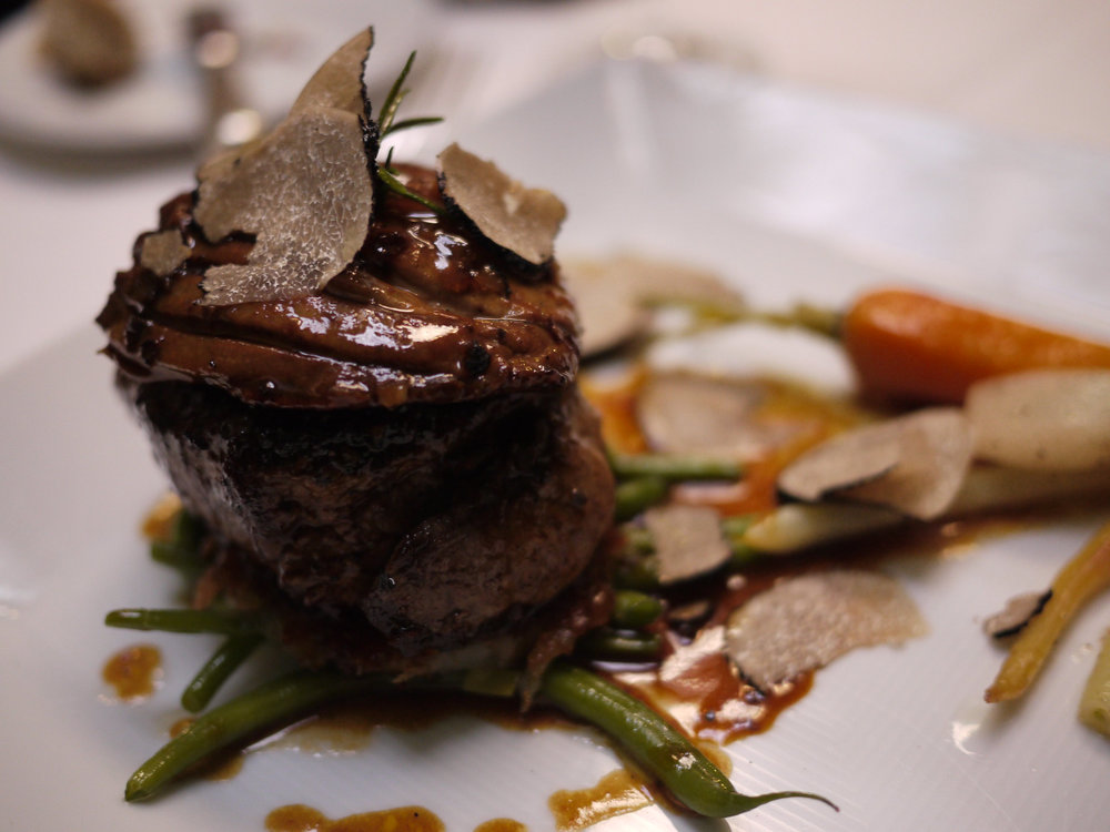 Tournedos de bœuf au foie gras de canard et à la truffe noire