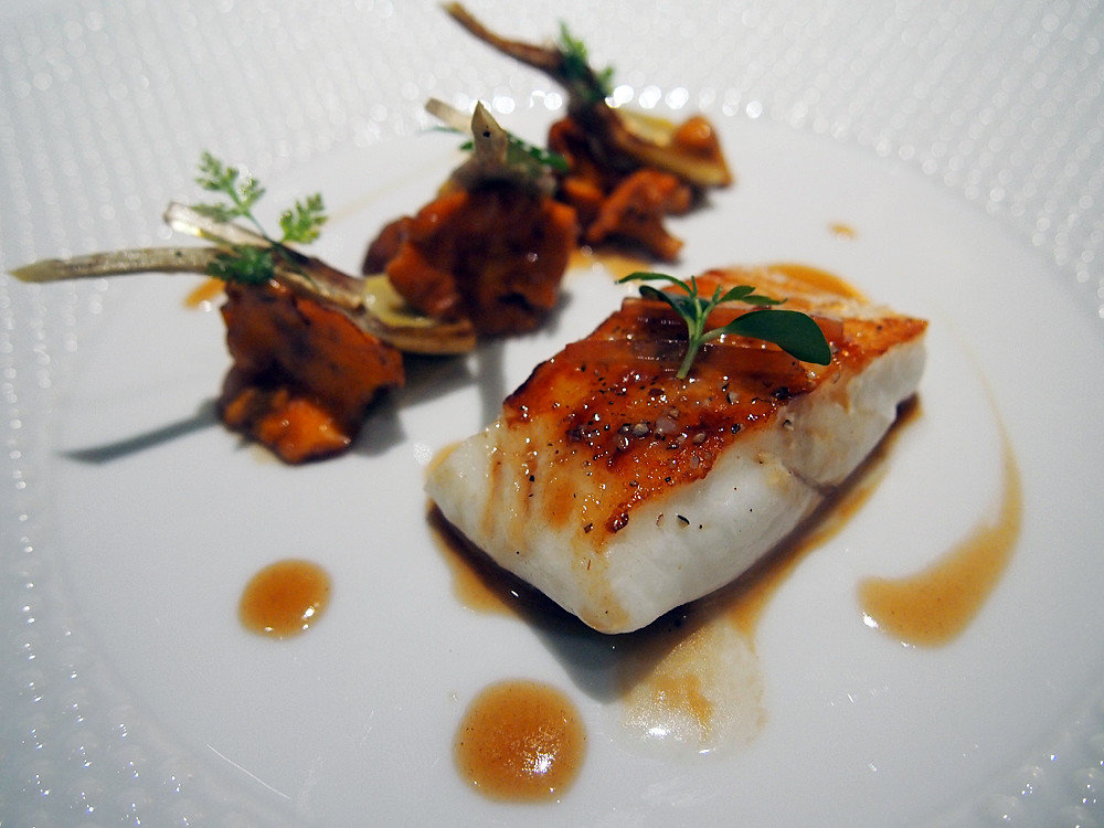 Turbot rôti avec une sauce au curry